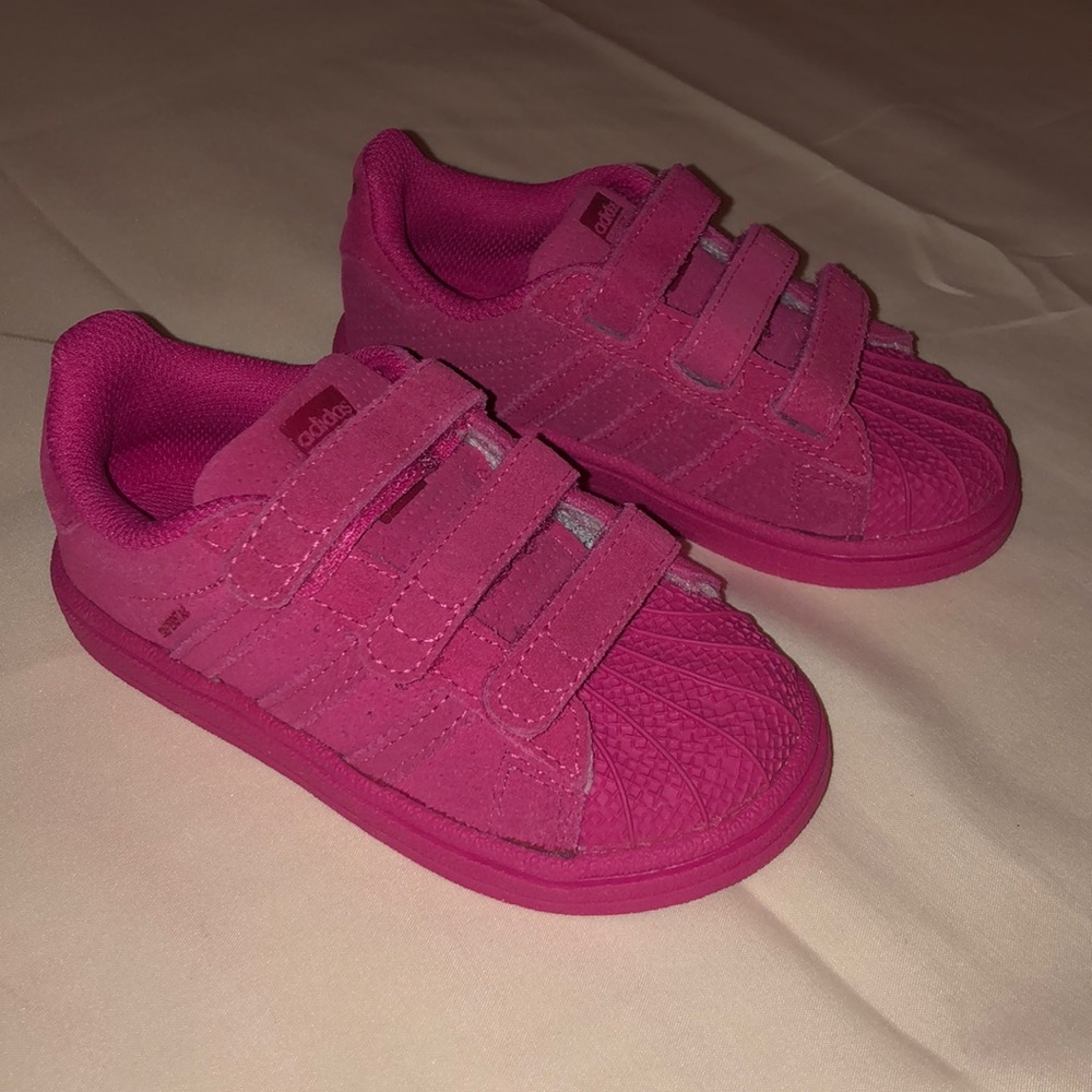 Adidas tennis shoes